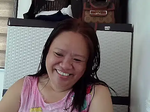 Snapshot of yummychubby29 chatting on May 14, 2026, 3:14 am yummychubby29 online show from May 14, 2026, 3:14 am