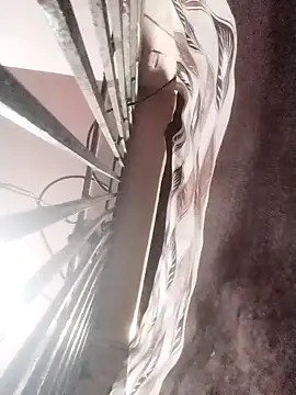 Kitti-Sharma online show from April 16, 2026, 4:02 am