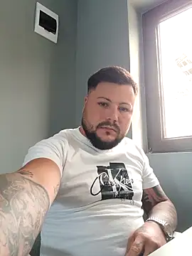 Valentino19999 online show from April 29, 2026, 7:01 am