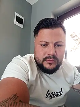 Valentino19999 online show from April 28, 2026, 12:53 pm