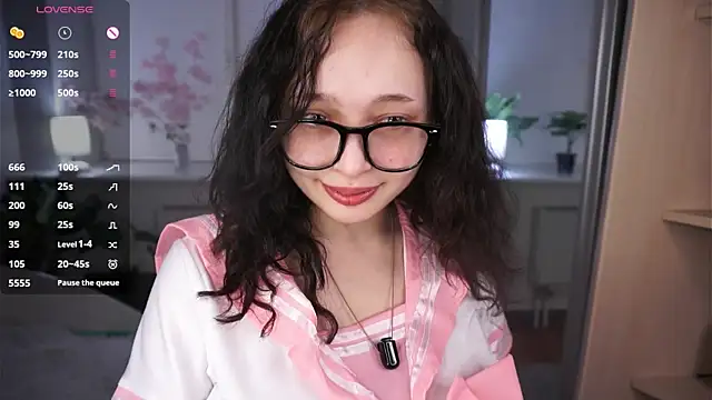 HannaHayles online show from April 15, 2026, 5:17 pm