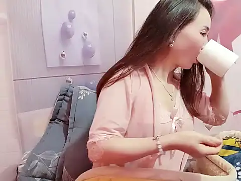 Hello-Kitty001 online show from February 11, 2026, 7:30 am