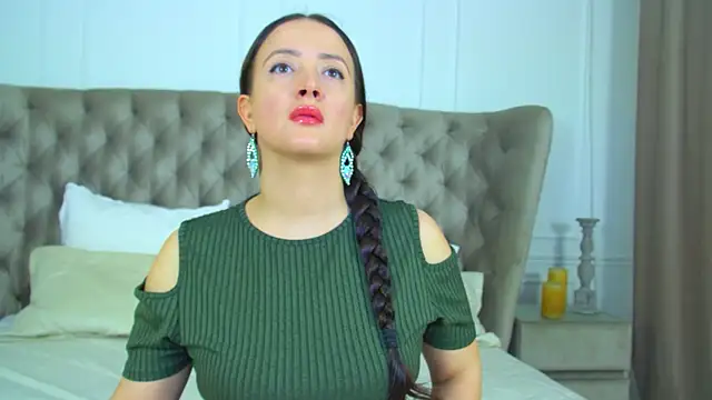 ElinaBellucci online show from April 3, 2026, 4:08 am