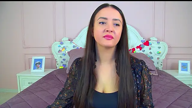 ElinaBellucci online show from February 16, 2026, 4:33 am