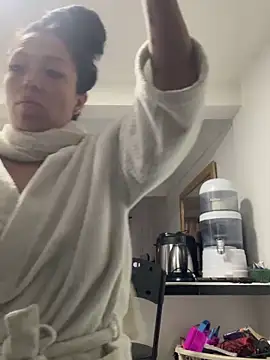 Emma Sanz   online show from April 18, 2026, 12:18 pm