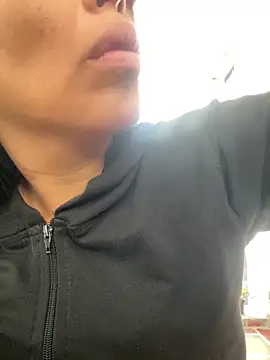 Snapshot of Emma_Sanz__ chatting on March 4, 2026, 12:46 pm Emma Sanz online show from March 4, 2026, 12:46 pm