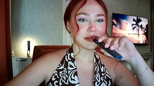 Snapshot of LolaaMint_ chatting on June 13, 2026, 12:25 pm LolaaMint online show from June 13, 2026, 12:25 pm