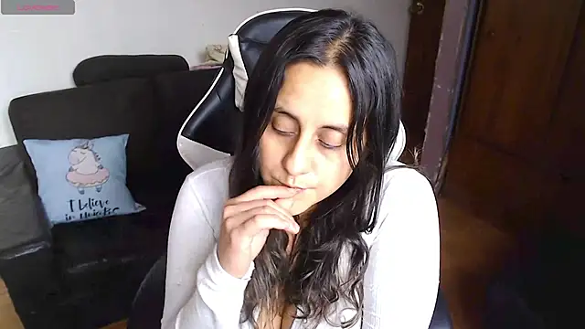 MeliisaRobers online show from April 19, 2026, 6:43 pm