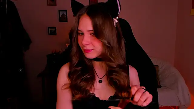 LanaLovely online show from May 21, 2026, 6:44 am