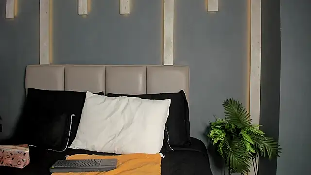 FemNoa online show from March 3, 2026, 1:18 pm