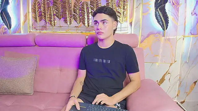 FemNoa online show from February 20, 2026, 7:27 pm