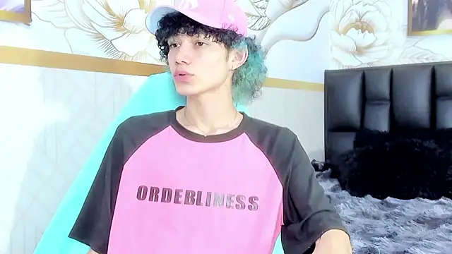 Snapshot of thanier_18 chatting on February 5, 2026, 7:10 pm thanier 18 online show from February 5, 2026, 7:10 pm