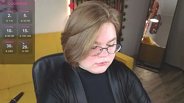 MaryFloree online show from February 17, 2026, 3:04 am