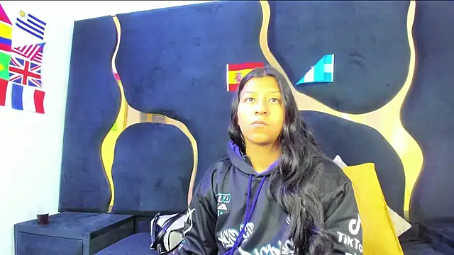 Snapshot of Vaneline2 chatting on July 18, 2026, 1:30 pm Vaneline2 online show from July 18, 2026, 1:30 pm