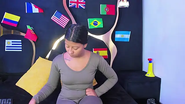 Snapshot of Vaneline2 chatting on June 17, 2026, 2:05 pm Vaneline2 online show from June 17, 2026, 2:05 pm