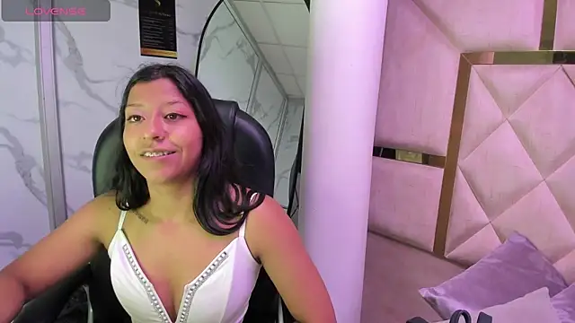 Vaneline2 online show from March 4, 2026, 9:11 pm