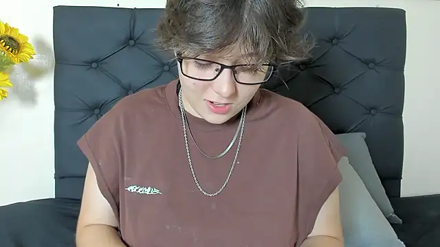  Daarcy  online show from March 17, 2026, 3:31 am