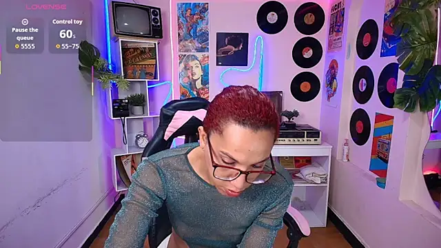 isabella star  online show from March 20, 2026, 11:33 am