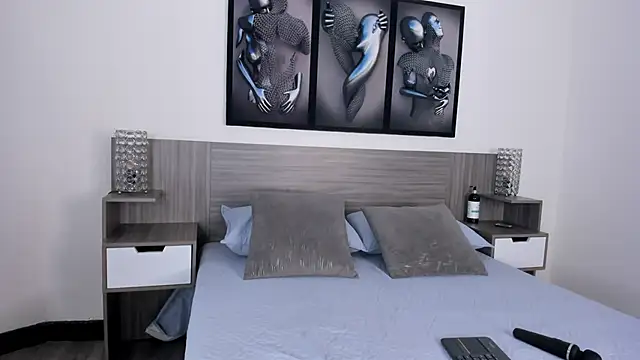 Dulce M  online show from April 9, 2026, 7:53 pm