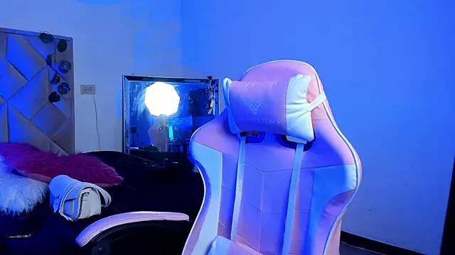 Chloe Miller 2 online show from March 17, 2026, 7:17 pm