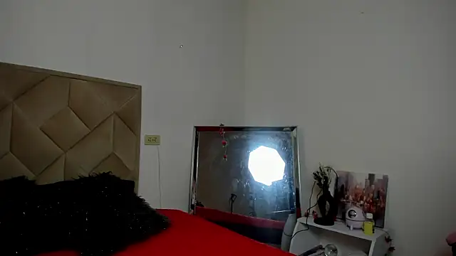 Chloe Miller 2 online show from April 20, 2026, 6:31 pm