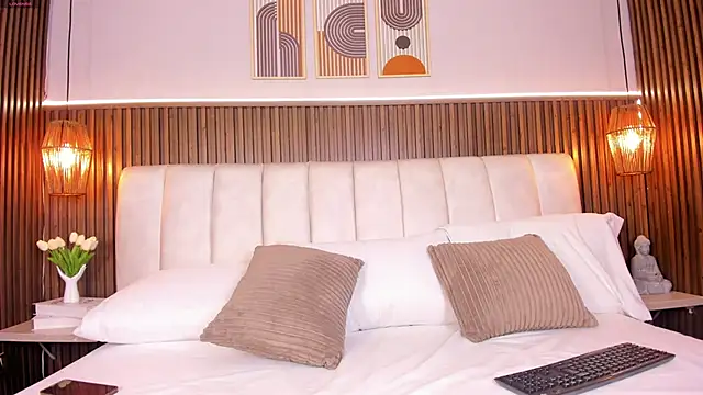 LisaLain online show from April 18, 2026, 12:07 pm