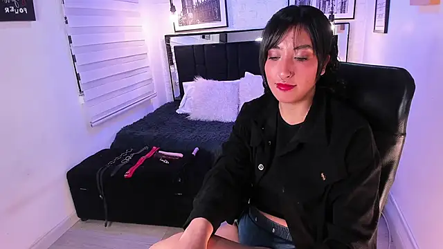 ladyraing online show from February 9, 2026, 3:04 am