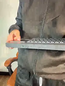 ARON LUXX online show from April 7, 2026, 2:30 pm