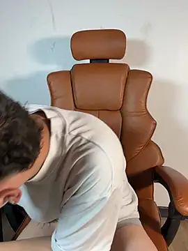 ARON LUXX online show from March 28, 2026, 1:01 pm