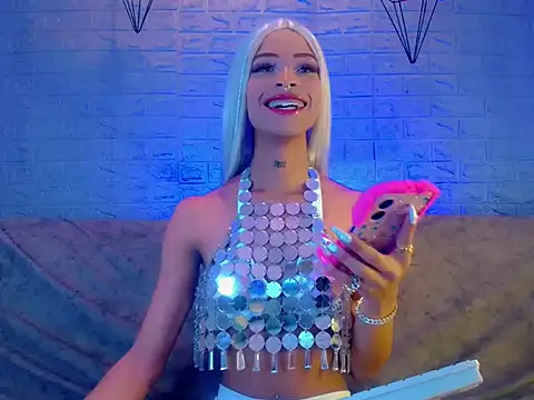 DahliaGill online show from February 12, 2026, 3:17 am