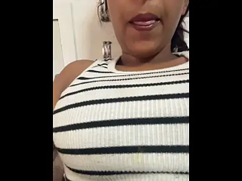 Snapshot of komalsharma99 chatting on June 12, 2026, 4:54 am komalsharma99 online show from June 12, 2026, 4:54 am