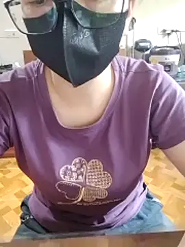 LiilyZi online show from April 20, 2026, 1:41 am