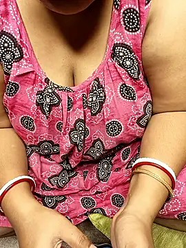 R Queen online show from June 19, 2026, 5:57 am