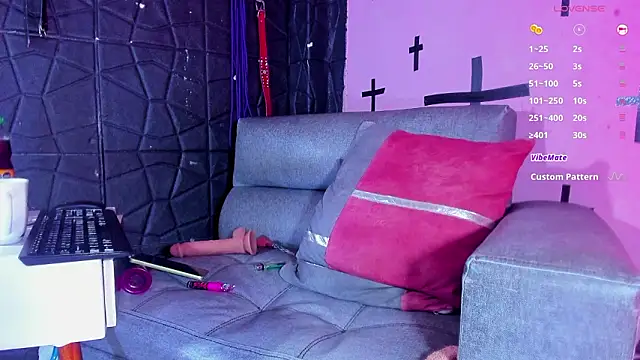 hottie cristall online show from February 11, 2026, 1:33 pm