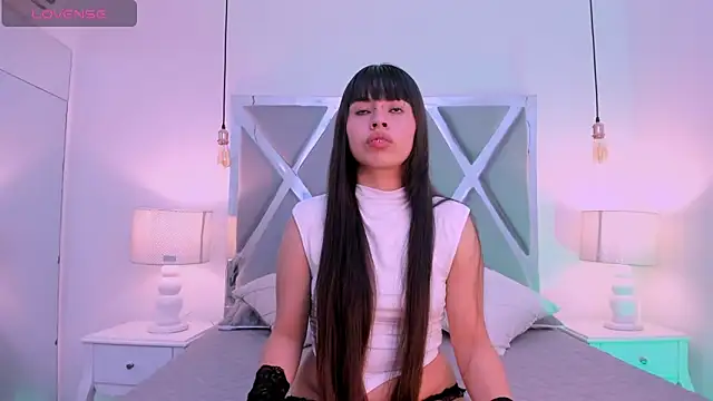 Raven Luxx online show from May 15, 2026, 5:22 pm