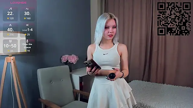 GoldenLenarz online show from April 10, 2026, 11:06 am