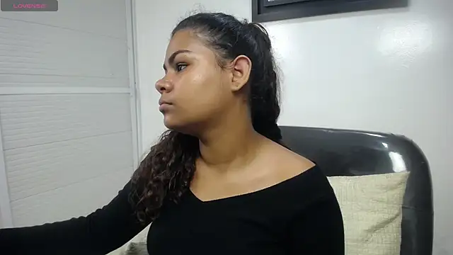 yaazhinii online show from April 18, 2026, 11:45 am