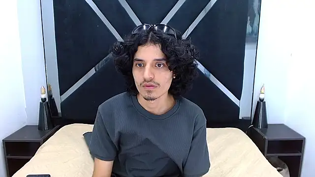 Snapshot of SamiSaturno chatting on March 3, 2026, 7:32 pm SamiSaturno online show from March 3, 2026, 7:32 pm