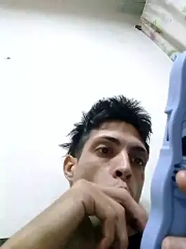 Snapshot of CubanoxxxSex chatting on February 4, 2026, 9:32 pm CubanoxxxSex online show from February 4, 2026, 9:32 pm