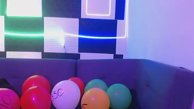 astrid blaze 27 online show from February 16, 2026, 5:55 pm