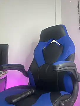 sooe fox online show from April 3, 2026, 2:40 am