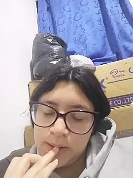 Dahlia-Rose online show from March 5, 2026, 3:25 am