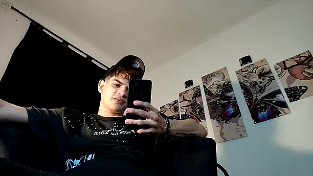 Jesshot bigcock20cm online show from April 21, 2026, 2:14 am