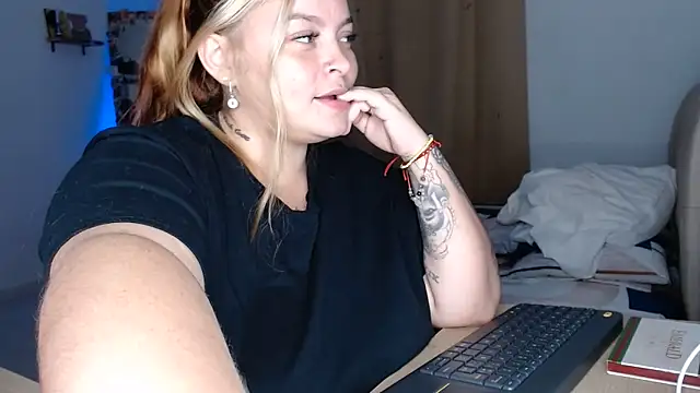 Snapshot of Angiegranados chatting on April 22, 2026, 1:45 am Angiegranados online show from April 22, 2026, 1:45 am