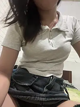 DoliceGirl2k online show from May 10, 2026, 10:19 am