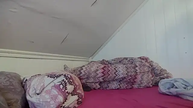 Thunderlips1979 online show from February 5, 2026, 4:52 am