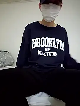 minnsuu0402 online show from February 24, 2026, 10:49 am