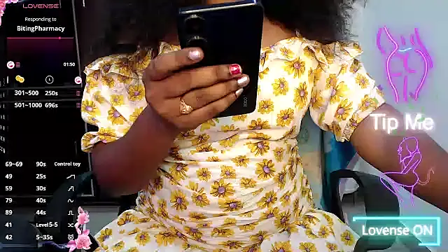 Snapshot of VixenNandhu chatting on February 14, 2026, 5:13 pm VixenNandhu online show from February 14, 2026, 5:13 pm