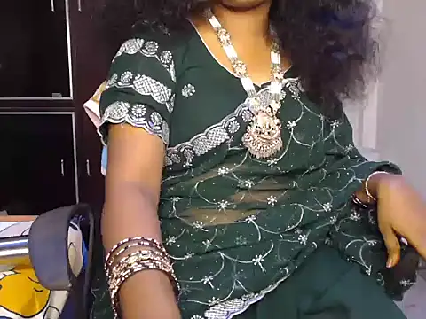 Snapshot of VixenNandhu chatting on February 28, 2026, 4:17 pm VixenNandhu online show from February 28, 2026, 4:17 pm