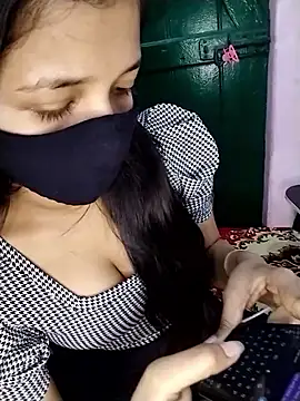 Naina-hott online show from March 9, 2026, 6:33 pm